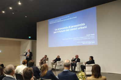 Bari, meno negozi, più ristoranti e bar