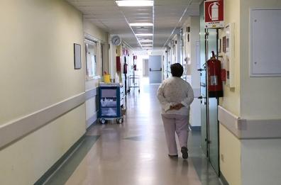 Puglia, la Regione fa un regalo alle cliniche private: «Via libera ai direttori sanitari ultra70enni»