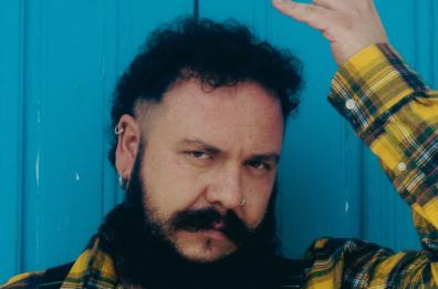 «Stai qua», in anteprima il video del nuovo singolo del pugliese Vittorio Nacci