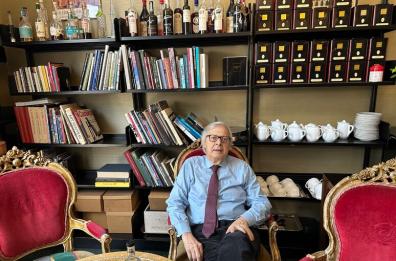 Sgarbi a Bari: «Emiliano per me non ha contatti con la mafia, ma è ingenuo»