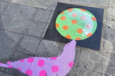 Bari, è iniziata la caccia ai tombini colorati di Madonnella