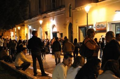 Movida sì ma sotto controllo, guerra ai decibel e all’alcool: l'incontro in Prefettura con i sindaci del Salento 
