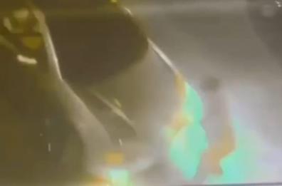 Foggia, con l'auto tentano di investire ristoratore per non pagare conto