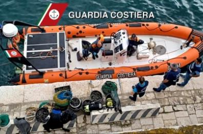Brindisi, pesca abusiva di una tonnellata di cozze e ricci: maxi sequestro