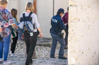 Maltratta l'anziana che accudisce: arrestata a Matera una badante