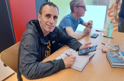 Zerocalcare a Bari fra disegnetti e selfie per l'ultimo libro