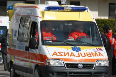 Taranto, anziano cadde dalla poltrona e fu abbandonato per due giorni: badante a processo
