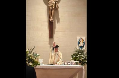 Il «piccone» di Don Ciotti sull’altare a Calimera col berretto di Montinaro