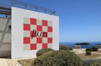 A proposito di pittura, le geometrie di Neri in mostra a Polignano
