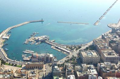 Quando la maleducazione rischia di cancellare le civiche virtù di Bari