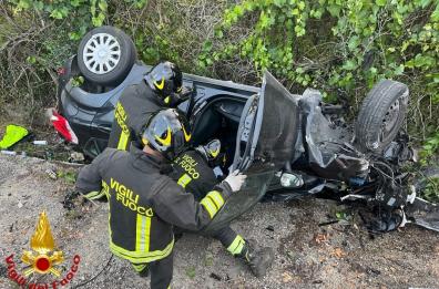 Torchiarolo, auto esce fuori strada sulla SS613: ferito il conducente