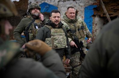 L’Ucraina è in difficoltà, l'offensiva russa ora spaventa Zelensky