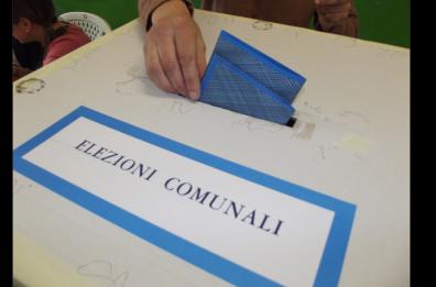 Elezioni a Bari e Lecce, tra inchieste e silenzi il rischio disaffezione