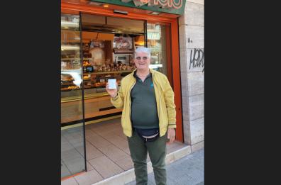 Bari, contro l'astensionismo regala i versi di Trilussa: arriva il panettiere che esorta a votare