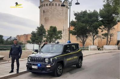 Promettono benefici a imprenditore in cambio di 20mila euro per campagna elettorale: 2 arresti a Foggia 