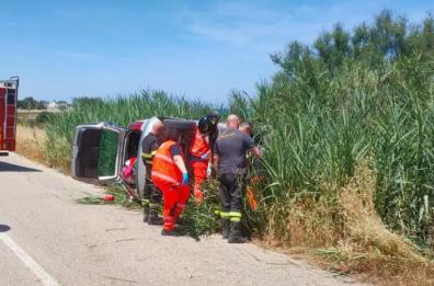 Incidente sul litorale brindisino: si ribalta un'auto con due ragazze a bordo, muore una 21enne