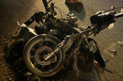 Bari, travolti da un’auto mentre viaggiano in scooter sulla SS16: morto un 47enne, gravissima una donna