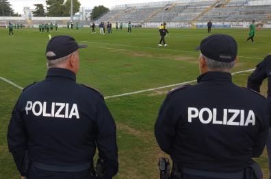 Fumogeni fra gli spalti durante Matera-Fidelis Andria: daspo per due tifosi lucani