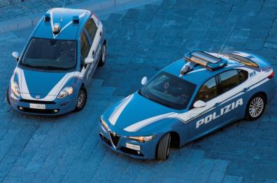 Matera, uomo si spoglia davanti a giovane turista francese, lei scappa e si perdono le sue tracce: soccorsa dalla polizia 