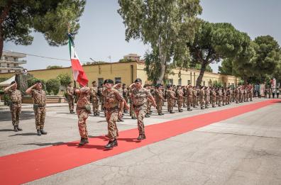 A Bari l'avvicendamento alla Brigata Pinerolo. Il governatore Emiliano: «Continui a tutelare la pace»