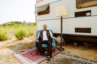 «Non mi dire», il nuovo singolo di Cortese canta l'amore giovanile con arie synth-pop e country