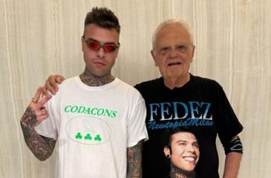 Fedez a Taranto: «Una priorità per la salute è utilizzare le risorse del PNRR per l'ex Ilva»