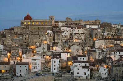 Omicidio a Vico del Gargano, arrestato il suocero: avrebbe ucciso in casa a fucilate il genero 40enne