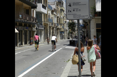 Andria, allarme nell’area pedonale, ostaggio di bici elettriche e monopattini