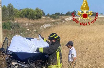 Scontro tra auto sulla SP Lecce-Torre Chianca: donna muore nell'impatto, 3 feriti