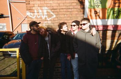 Il punk/rock dei pugliesi Comrad torna con il singolo «Nati stelle»
