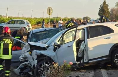 Scontro tra auto sulla Mesagne-Torre: morta una donna, 5 i feriti: tra loro una bimba