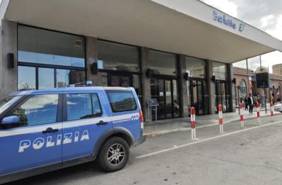 Mala movida, furti, aggressioni: nella Bat quaranta «daspo» e avvisi orali