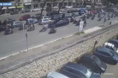 Corteo funebre con «inchino» mafioso a Bari: chiesto il processo per dieci motociclisti
