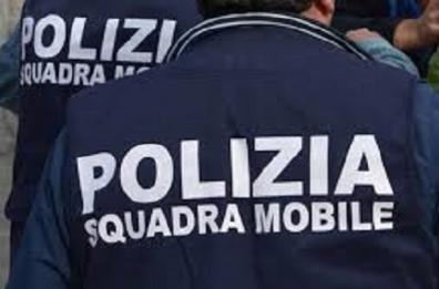 Rapinavano passanti, tassisti e prostitute, due arresti a Bari