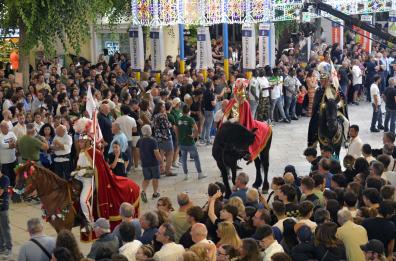 Matera dà il via ai festeggiamenti della Bruna: la messa e la processione dei pastori poi lo «strazzo del carro»