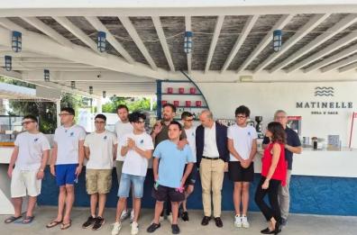 Ragazzi autistici assunti in un lido a Trani, lavoreranno al bar