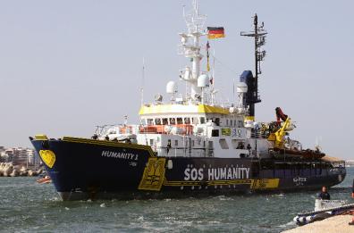 Migranti, salvate 291 persone nel Mediterraneo dalla nave Humanity 1: 180 sbarcheranno a Bari
