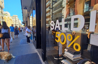 Saldi, a Bari partenza tra dubbi e critiche