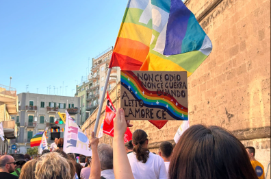 Taranto, Human Pride invade il centro tra musica, colori e diritti