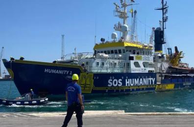La Humanity One attesa domani a Brindisi con 67 migranti a bordo
