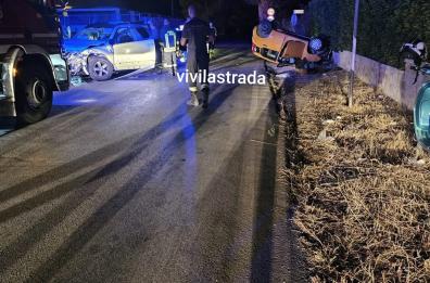 Incidente sulla Castellana-Conversano: auto si ribalta, due feriti