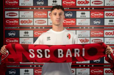 Bari calcio, torna l'attaccante barese Giacomo Manzari