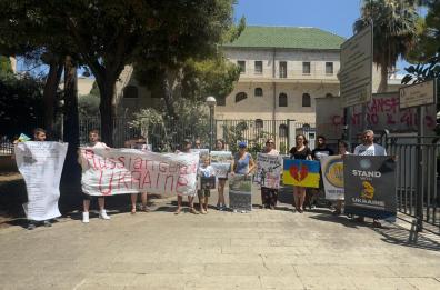 Bari, in strada il flash mob contro i crimini di guerra della Russia