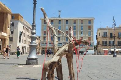 In Piazza S. Oronzo a Lecce un'installazione per la «Lecce ArtWeek»