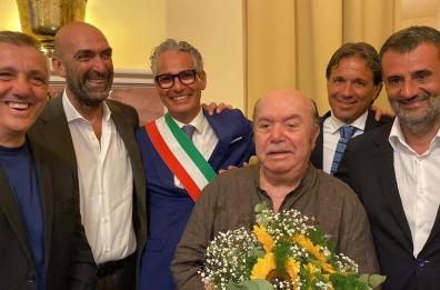 Festa per Banfi a Canosa: «Contento ci sia il mio nome nel teatro Lembo»