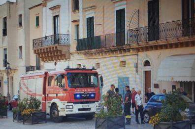 Casarano, nonnina in difficoltà lancia l’allarme: salvata da due agenti della polizia locale