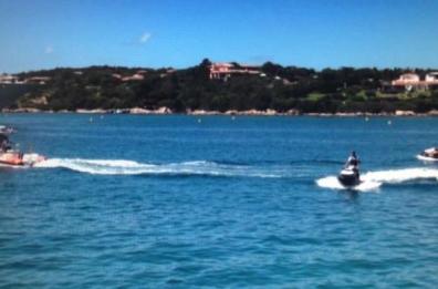 Salve, 42enne muore mentre guida una moto d'acqua: forse un malore