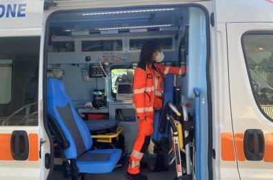 Cadavere tra i tavolini di un bar a Rimini: è un uomo di Canosa di Puglia