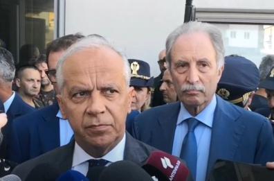 Piantedosi a Matera: «Un intervento eroico quello dei due vigili del fuoco morti» VIDEO