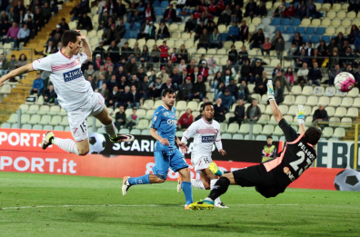 Calcio, il Bari vicino a Lasagna, nel mirino anche Moro